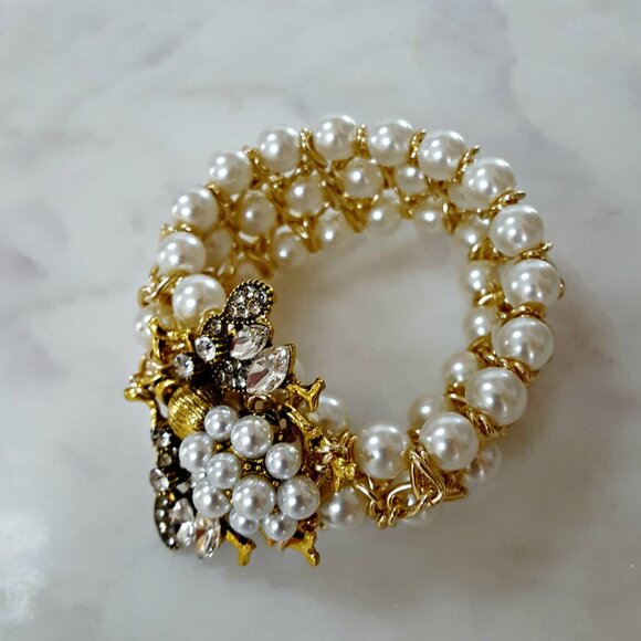 NEW! LUXURY VIBES Queen BEE PEARLS BRACELET - Picture 5 of 7